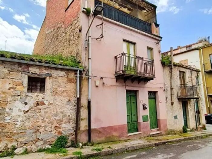 Casa trilocale in vendita in Via Augusta, Castellana Sicula