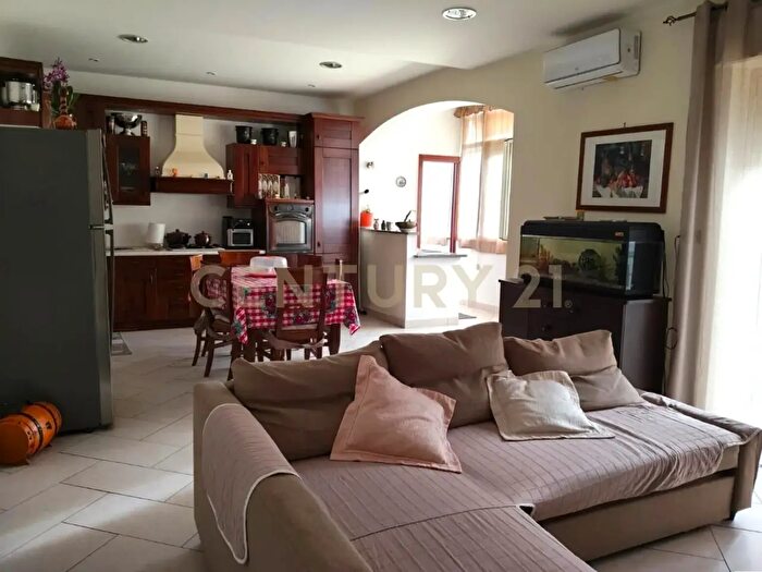 Appartamento quadrilocale in vendita in Acireale