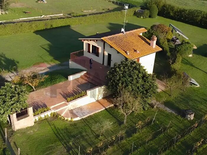 Casa trilocale in vendita in Via Piccaratico, Vinci