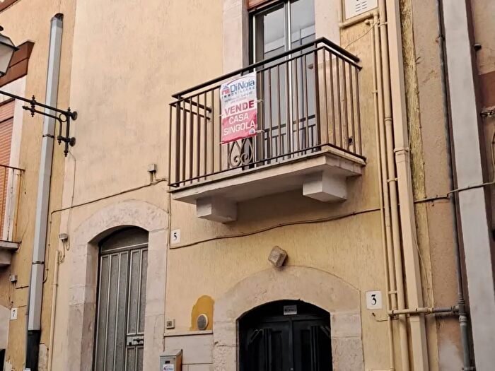 Casa con 5 locali in vendita in Via V Vitaliano, Andria