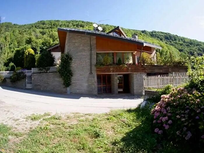 Casa con 11 locali in vendita in Borgo Colonnello Pettinati, Perrero