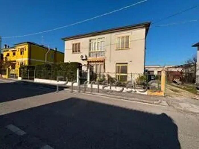 Casa con 7 locali in vendita in Via Papa Giovanni XXIII, Casaleone