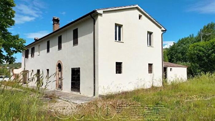 Casa con 6 locali in vendita in Magione