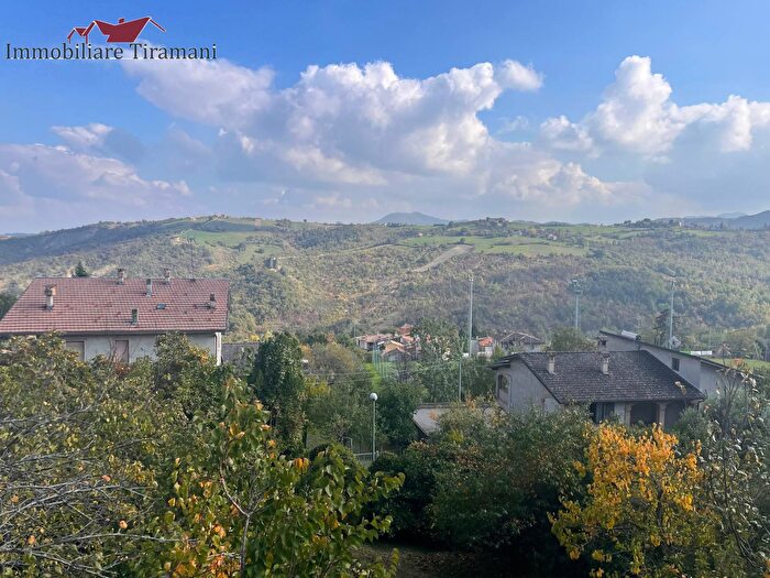 Appartamento con 5 locali in vendita in Via Roma, Vernasca