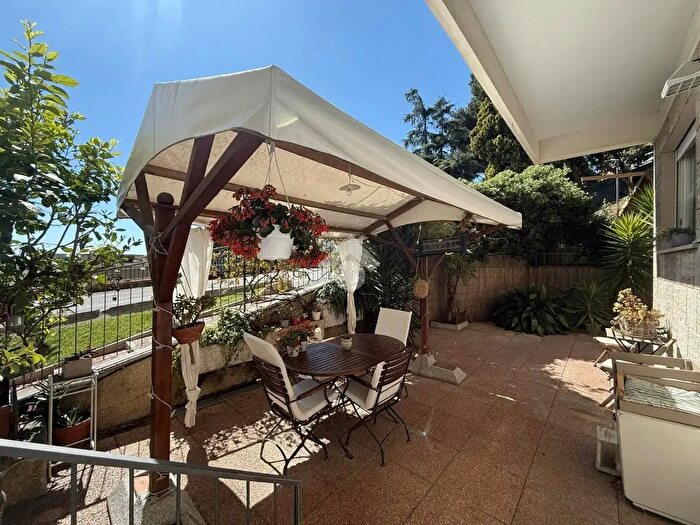 Appartamento con 6 locali in vendita in Via Piaggio, Genova