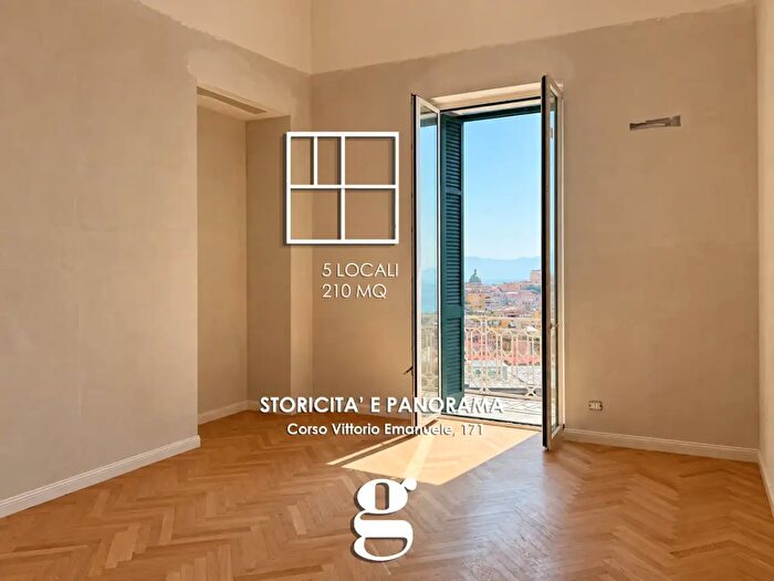 Appartamento con 6 locali in vendita in Corso Vittorio Emanuele, Napoli