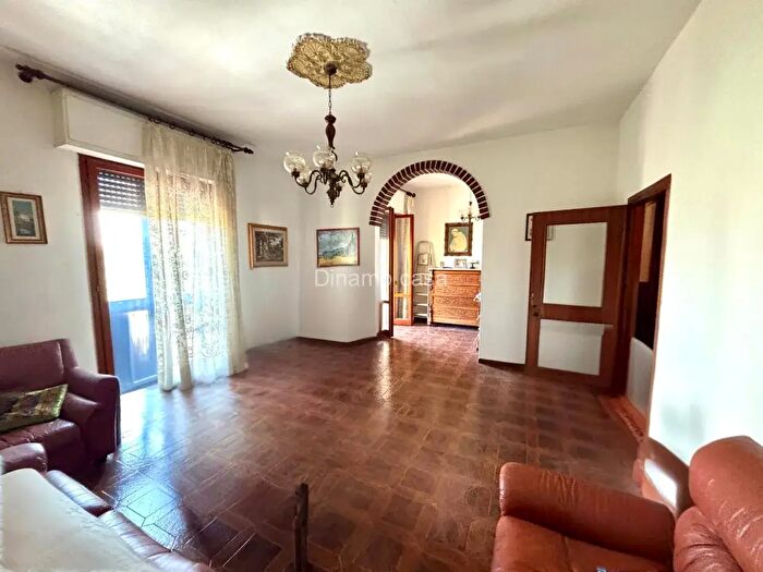 Appartamento quadrilocale in vendita in Via Argonne, Prato