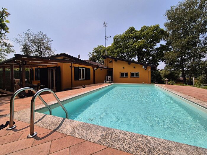 Casa quadrilocale in vendita in Via Cordona, Agrate Conturbia