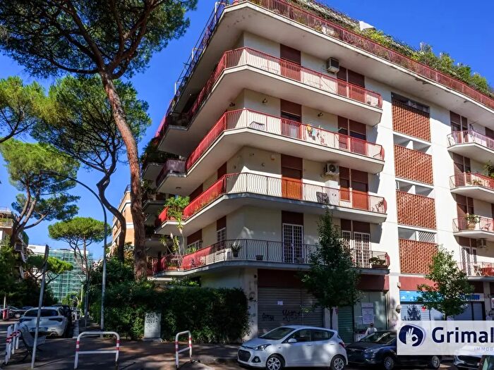 Appartamento quadrilocale in vendita in Via Aristide Leonori, Roma