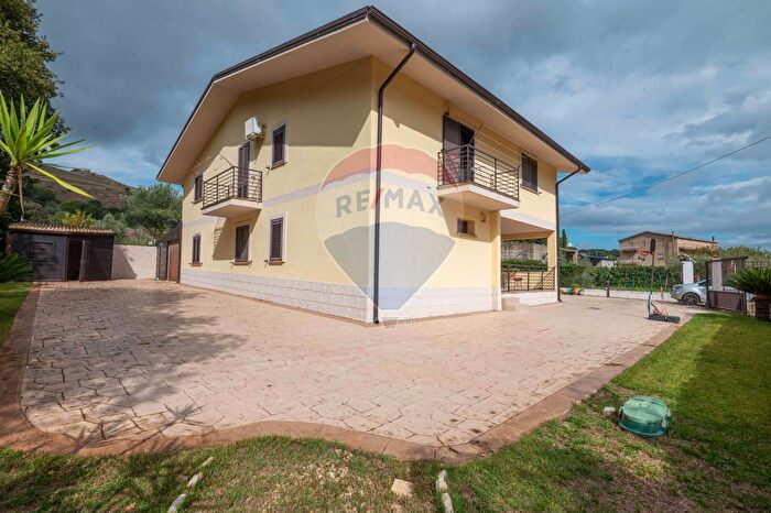 Casa con 10 locali in vendita in Contrada Solazzo, Piazza Armerina