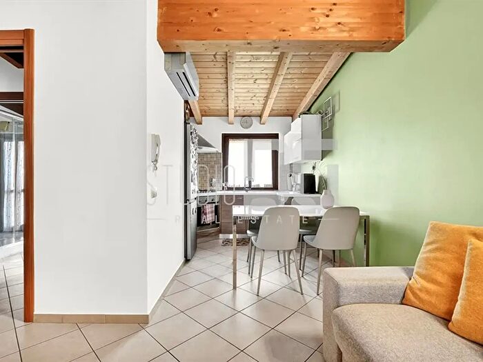 Appartamento trilocale in vendita in Via Como, Meda