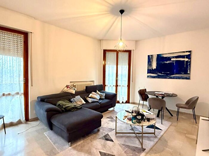 Appartamento trilocale in affitto in Via Tibullo, Centro, Carate Brianza