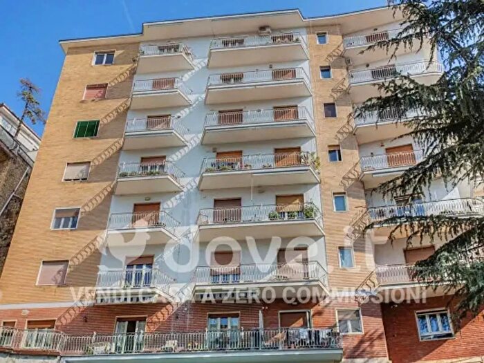 Appartamento trilocale in vendita in Napoli