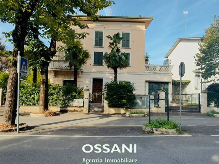 Casa con 9 locali in vendita in Viale Mazzini, Riolo Terme