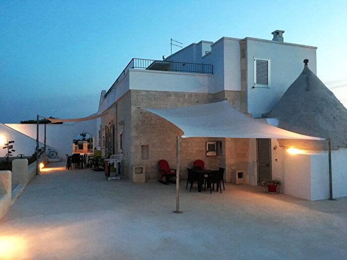 Casa con 17 locali in vendita in Cisternino