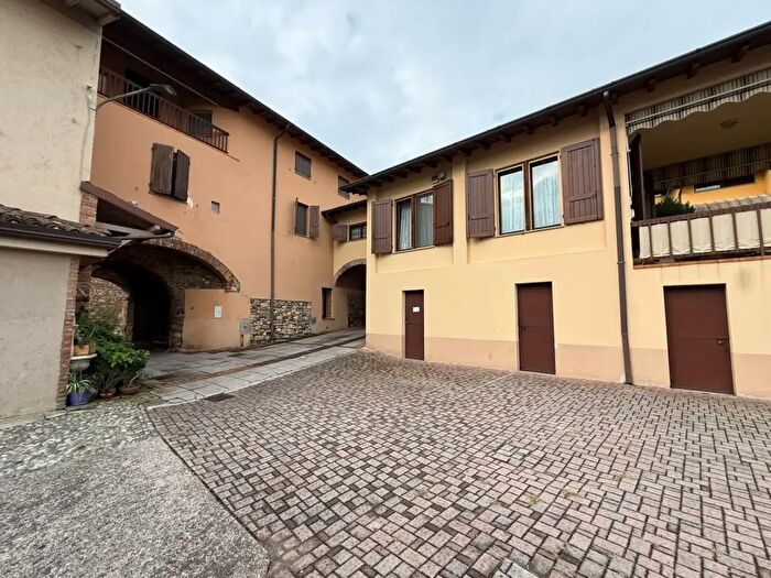 Appartamento quadrilocale in vendita in Via Zenighe, Corte Franca