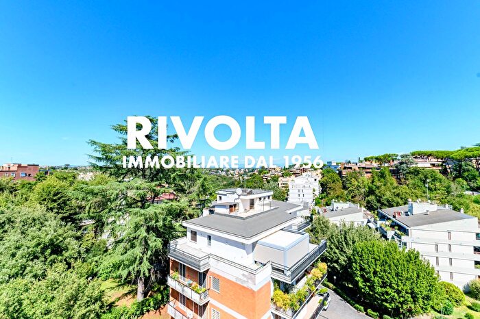 Appartamento quadrilocale in vendita in Via Courmayeur, Roma