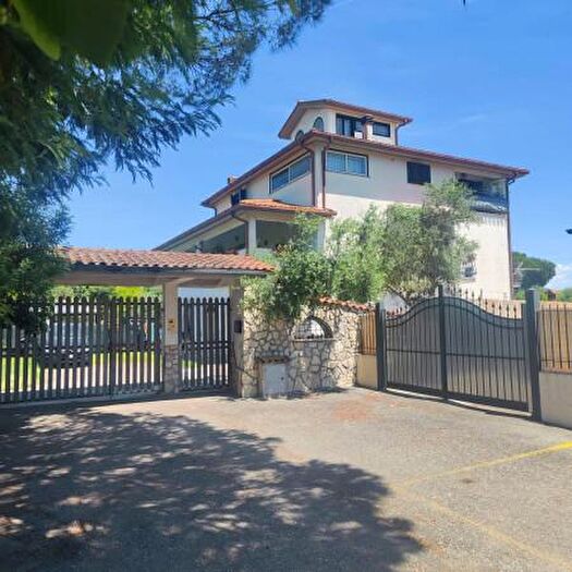 Appartamento con 5 locali in vendita in Via delle Acacie, Capena