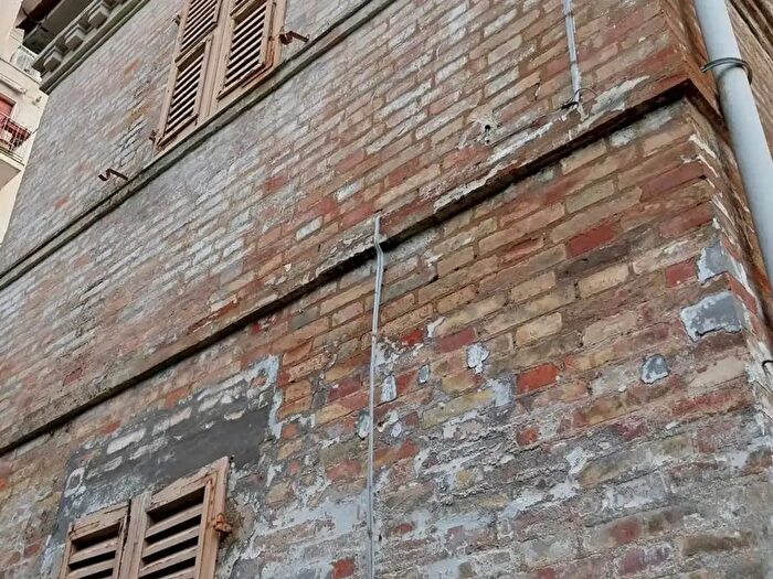 Casa quadrilocale in vendita in Ancona