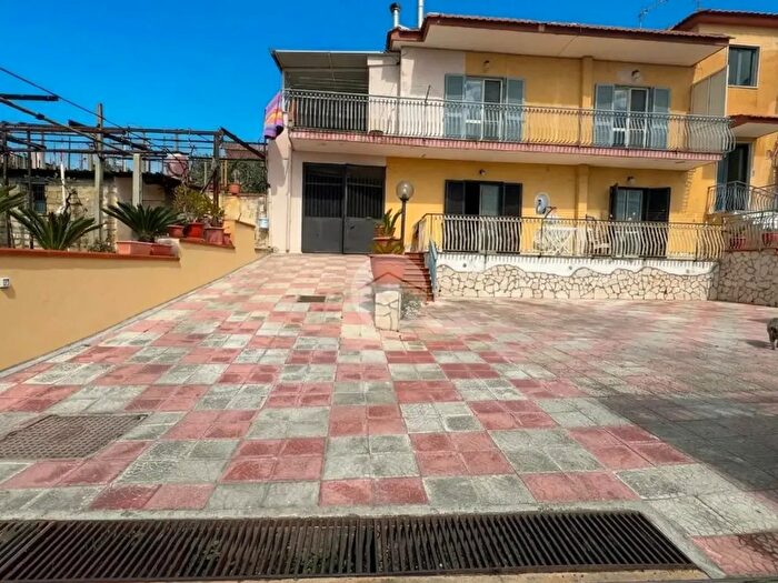 Casa con 8 locali in vendita in Via Monterusso, Pozzuoli