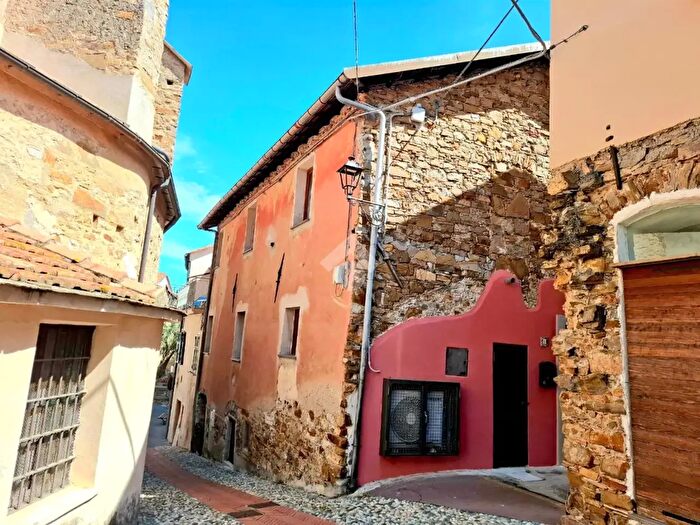 Casa quadrilocale in vendita in Via Regina Margherita, Diano Marina
