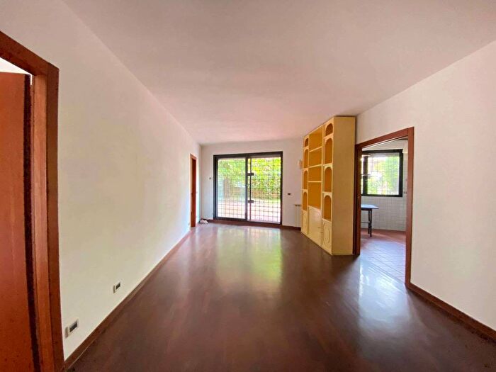 Appartamento trilocale in affitto in via della Farnesina, Camilluccia Farnesina, Roma