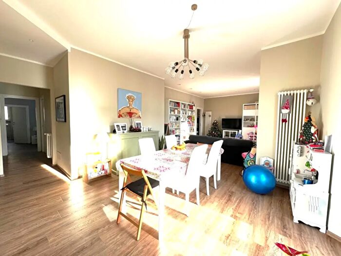 Casa con 9 locali in vendita in Via Marco Perennio, Arezzo