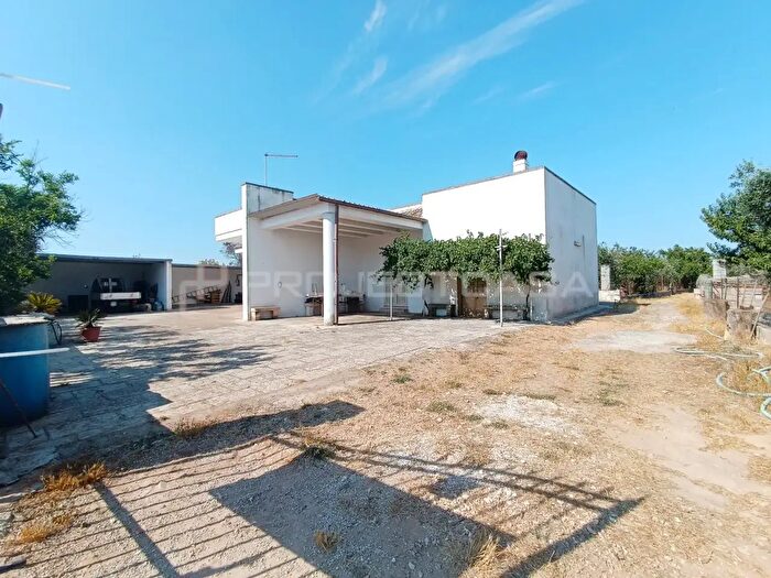 Casa quadrilocale in vendita in Strada Statale Maglie Leuca, Nociglia