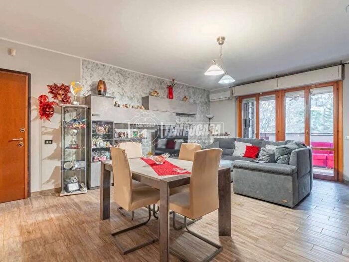 Appartamento trilocale in vendita in Milano