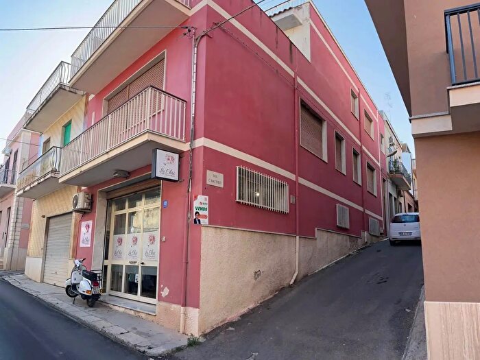 Casa con 5 locali in vendita in Via Lincoln Angolo Via Cesare Battisti, Pachino