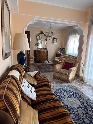 Appartamento con 8 locali in vendita in Viale Principe Umberto, Messina