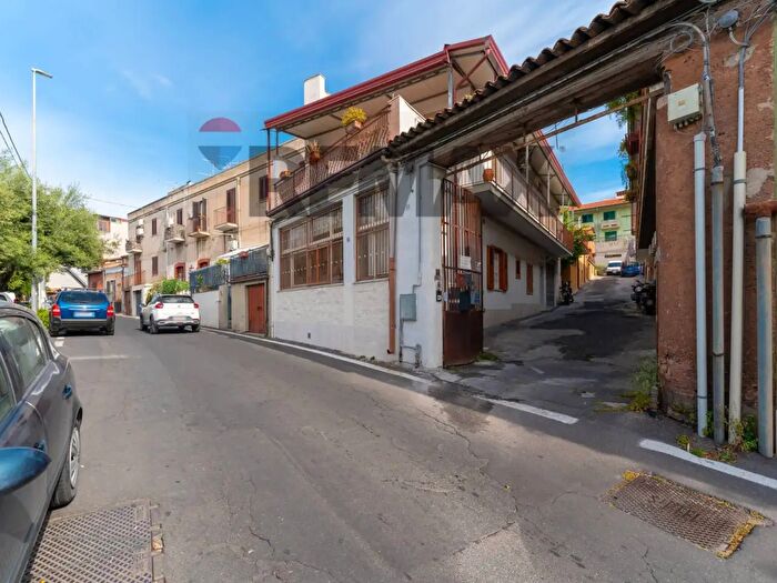 Casa quadrilocale in vendita in Via San Nullo, Catania