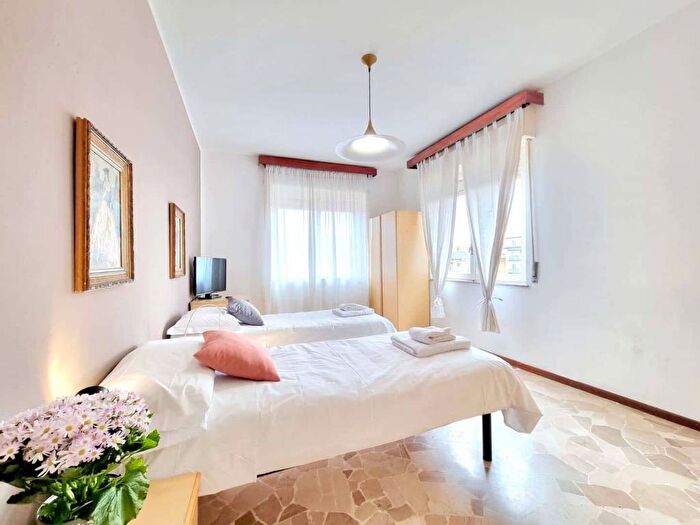 Appartamento trilocale in affitto in Via Ambrogio Binda, Barona, Milano