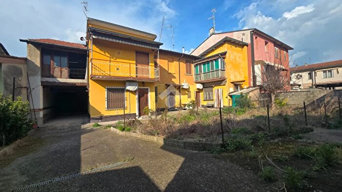 Casa con 6 locali in vendita in Via Podgora, Pizzighettone