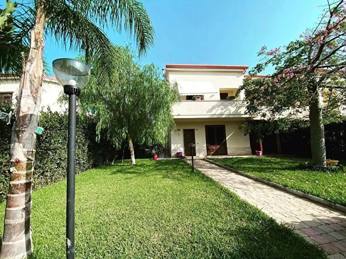 Casa con 5 locali in vendita in Traversa Carrozziere Snc, Siracusa