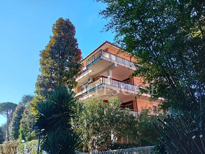 Appartamento con 5 locali in vendita in Via della Camilluccia, Roma