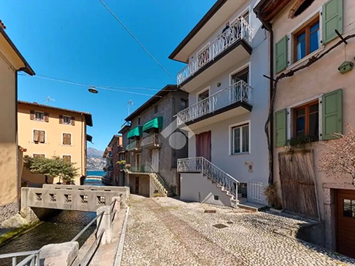 Casa trilocale in vendita in Via Porto, Malcesine