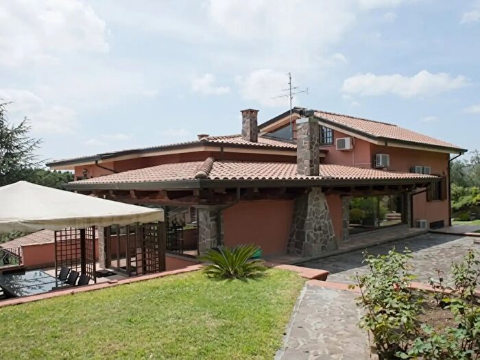 Casa con 10 locali in vendita in Via del Cancello Rosso, Sant'Oreste