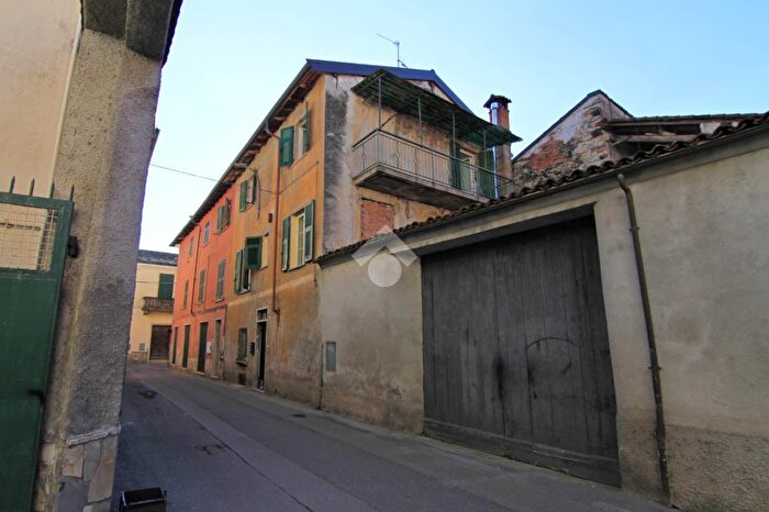 Casa con 5 locali in vendita in Via Desimoni, Gavi