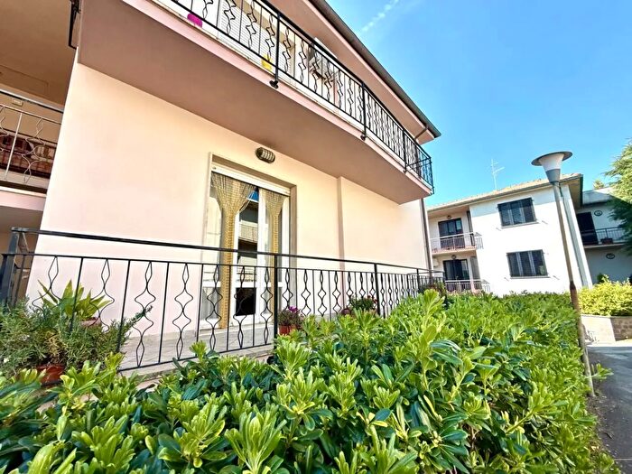 Appartamento con 6 locali in vendita in Cecina