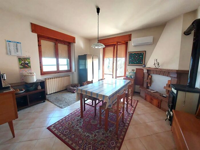 Appartamento con 7 locali in vendita in Via San Ginesio, Arcevia