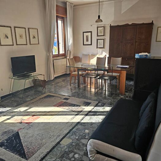 Appartamento trilocale in affitto in Via Manfredi, Piacenza