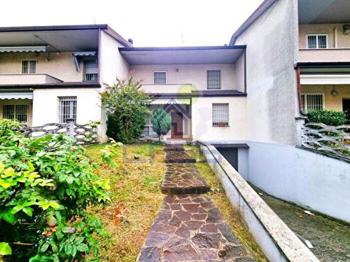 Casa quadrilocale in vendita in Via Nenni, Casalpusterlengo