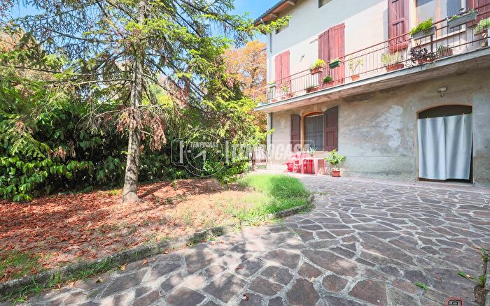 Casa con 12 locali in vendita in Calderara Di Reno