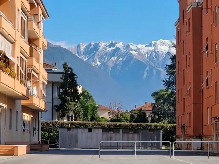 Appartamento con 5 locali in vendita in Viale Roma, Massa