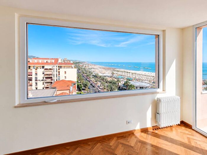 Casa quadrilocale in affitto in Viale della Riviera, Lungomare Strada Parco, Pescara