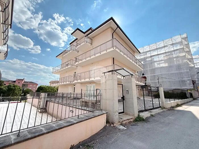 Appartamento trilocale in vendita in Via Milonia, L'Aquila