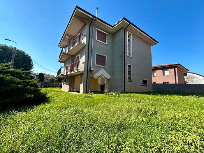 Appartamento quadrilocale in vendita in Via Commenda, Castelleone