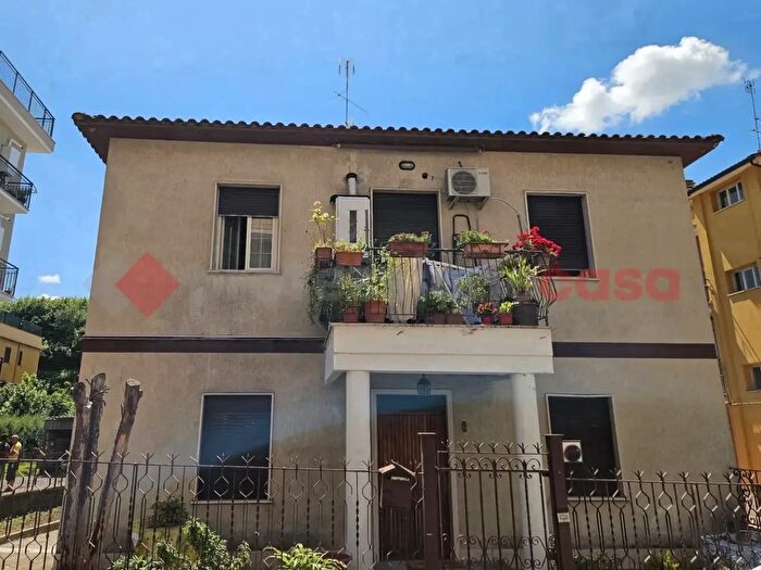 Appartamento trilocale in vendita in Via Sant Antonio da Padova, Roma