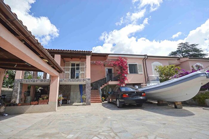 Casa quadrilocale in vendita in Via del Brenta, Olbia